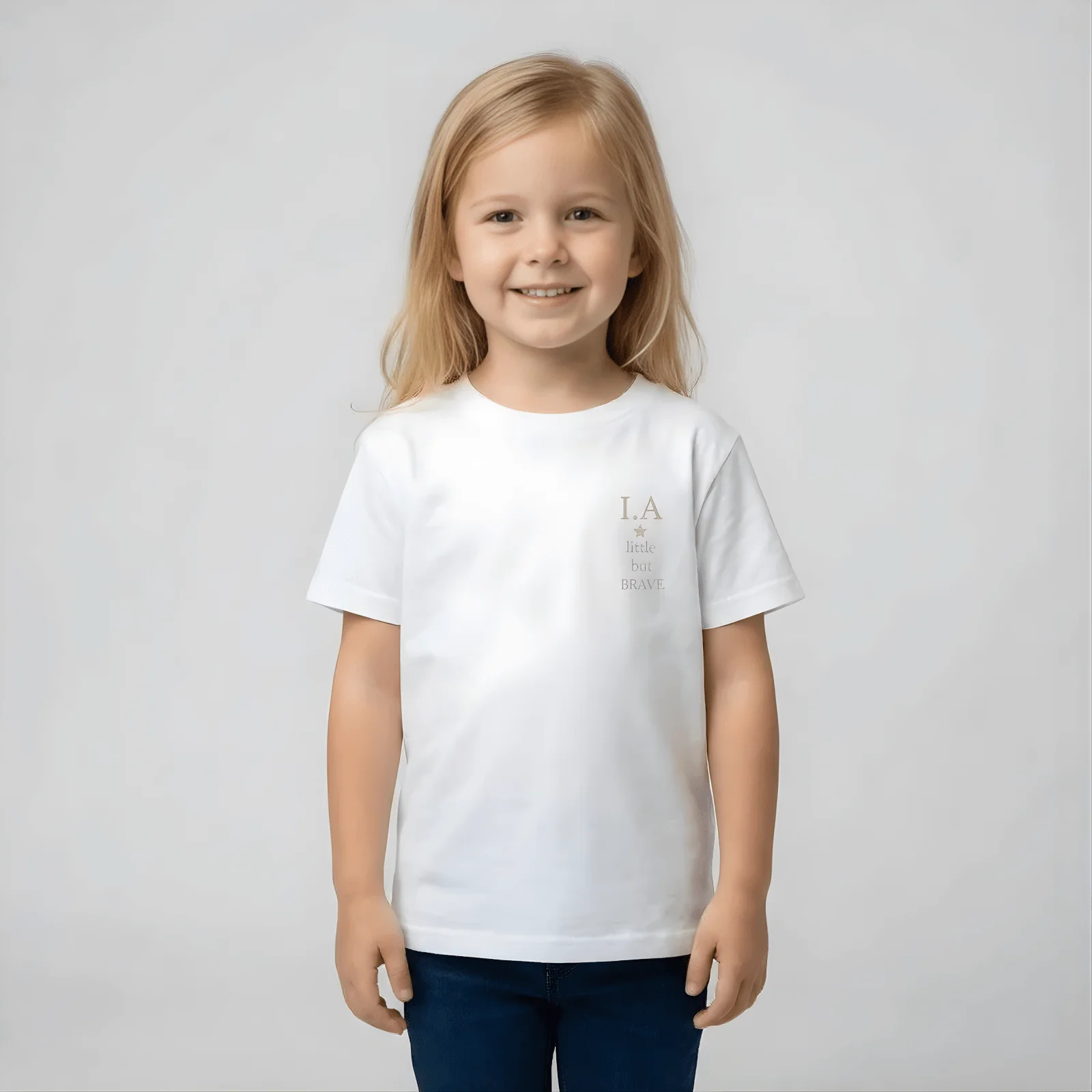Dina barns initialer - Little but BRAVE T-shirt - Image 4